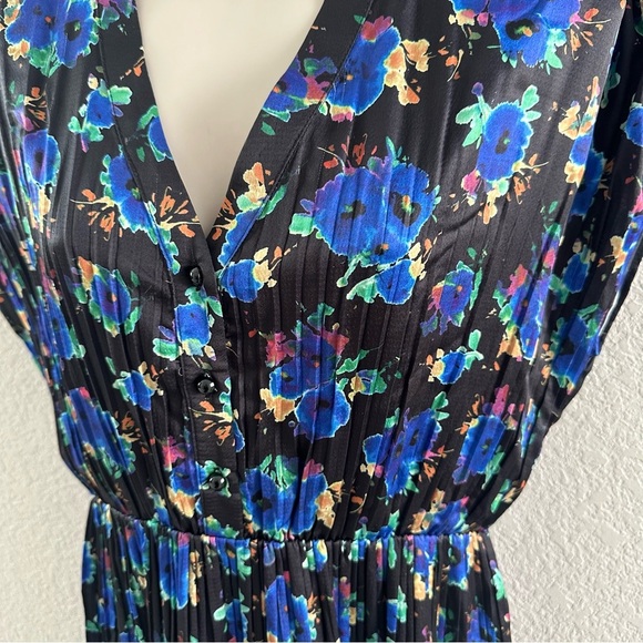 Molly BRACKEN nwt pleated floral Vneck dress - Picture 6 of 9